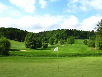 Blick auf einen Golfplatz