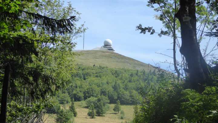 Grand Ballon mit Radarstation auf dem Gipfel in den Vogesen