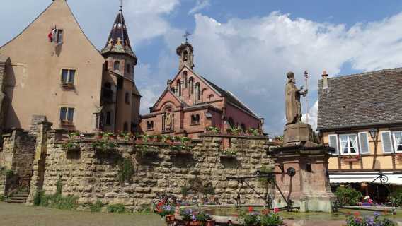 Eguisheim - Kirche und Brunnen