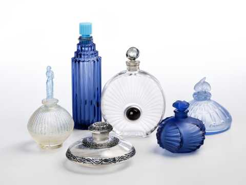 Ensemble de Flacons de Parfum in weiß und blau