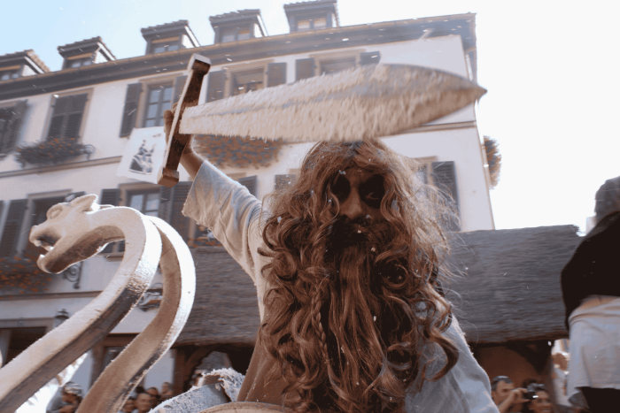 Ankunft der Wikinger - Szene aus einem vergangenen Festumzug zum Pfifferdaj in Ribeauvillé 