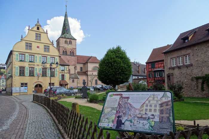 Turckheim - Blick auf Rathaus und Kirche Ste. Anne